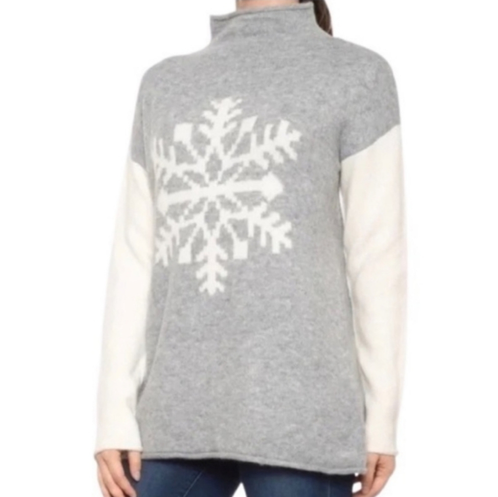 Cupcakes & Cashmere Super Soft Snowflacke Mock Neck Sweater